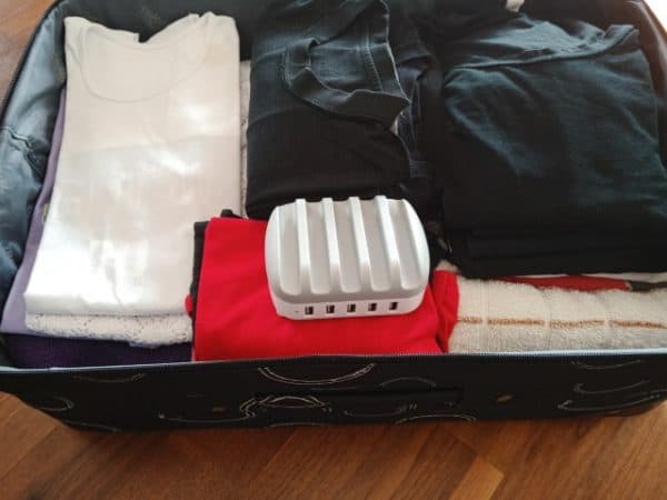 pametni-polnilec-potovanje-600x450